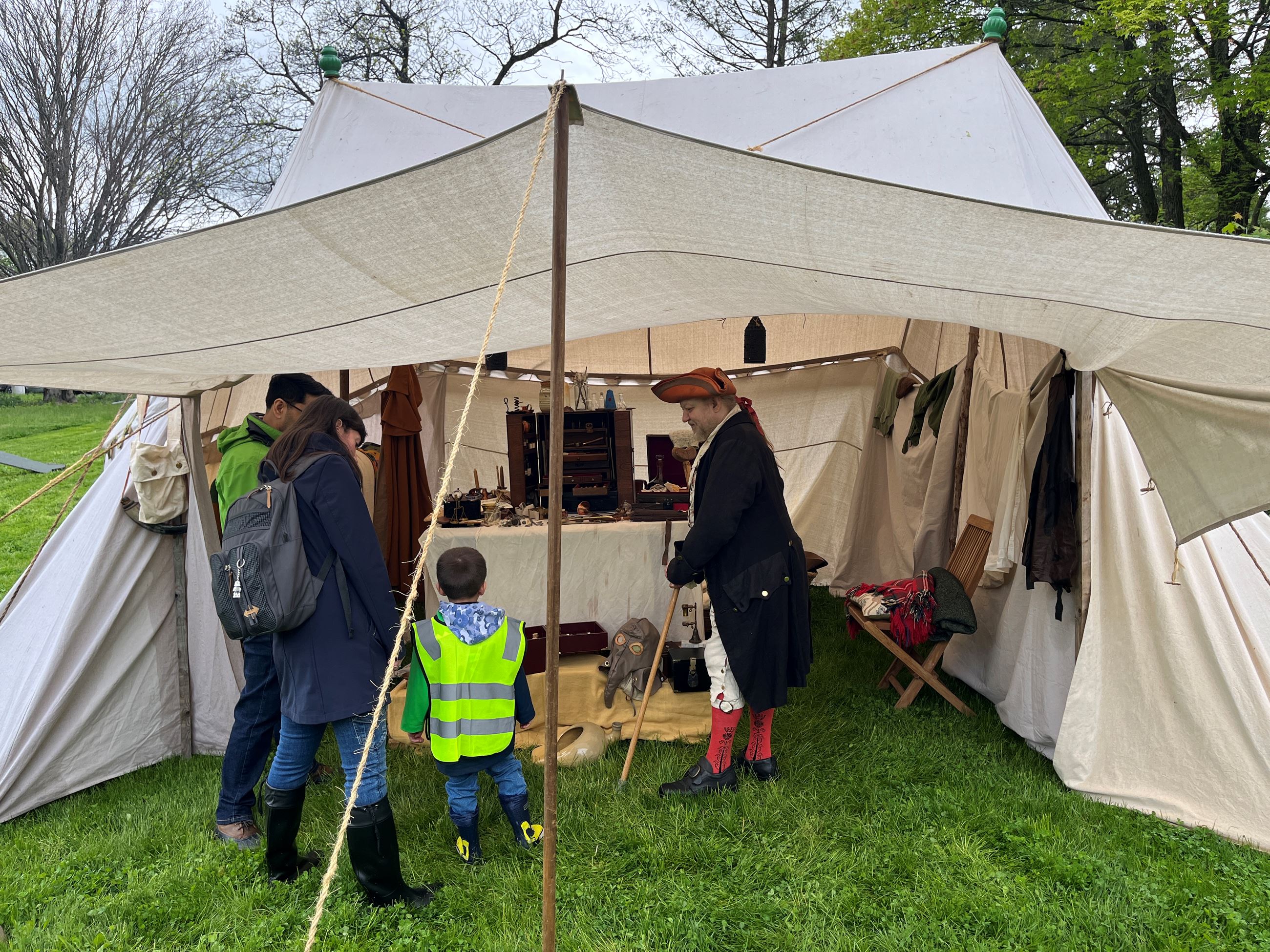 Encampment_field hospital